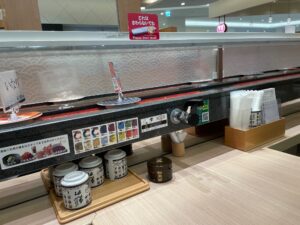 マグロ問屋三浦三崎港恵み回転寿司店内